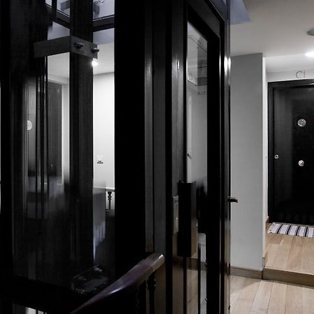 Habitat Apartments Latina Madrid Exteriör bild