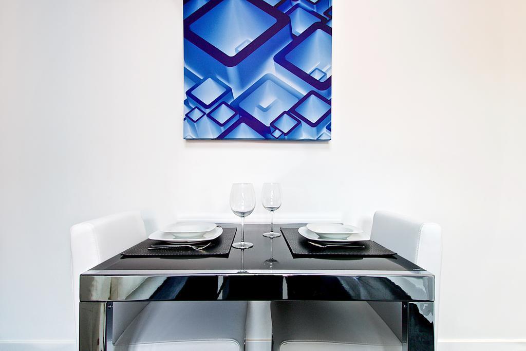 Habitat Apartments Latina Madrid Rum bild