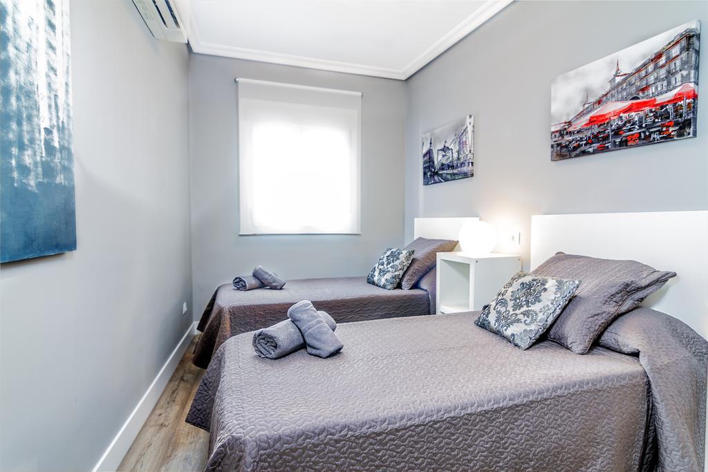 Habitat Apartments Latina Madrid Rum bild