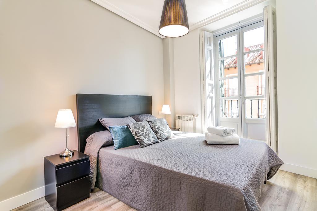 Habitat Apartments Latina Madrid Rum bild